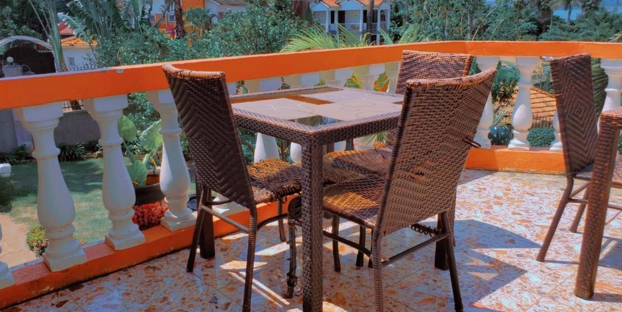 La Feve Beach Bed And Breakfast Entebbe เอนเทบเบ้ ภายนอก รูปภาพ