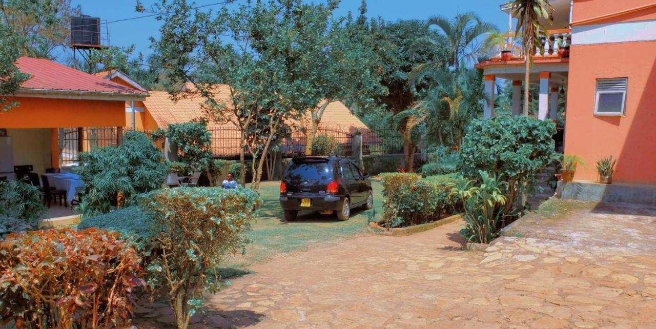 La Feve Beach Bed And Breakfast Entebbe เอนเทบเบ้ ภายนอก รูปภาพ