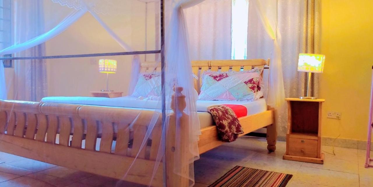 La Feve Beach Bed And Breakfast Entebbe เอนเทบเบ้ ภายนอก รูปภาพ