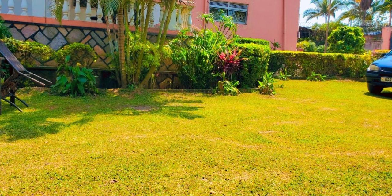 La Feve Beach Bed And Breakfast Entebbe เอนเทบเบ้ ภายนอก รูปภาพ