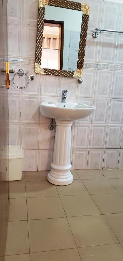La Feve Beach Bed And Breakfast Entebbe เอนเทบเบ้ ภายนอก รูปภาพ
