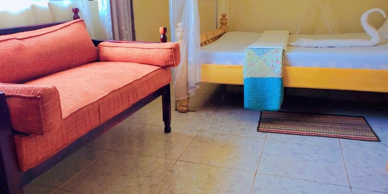 La Feve Beach Bed And Breakfast Entebbe เอนเทบเบ้ ภายนอก รูปภาพ