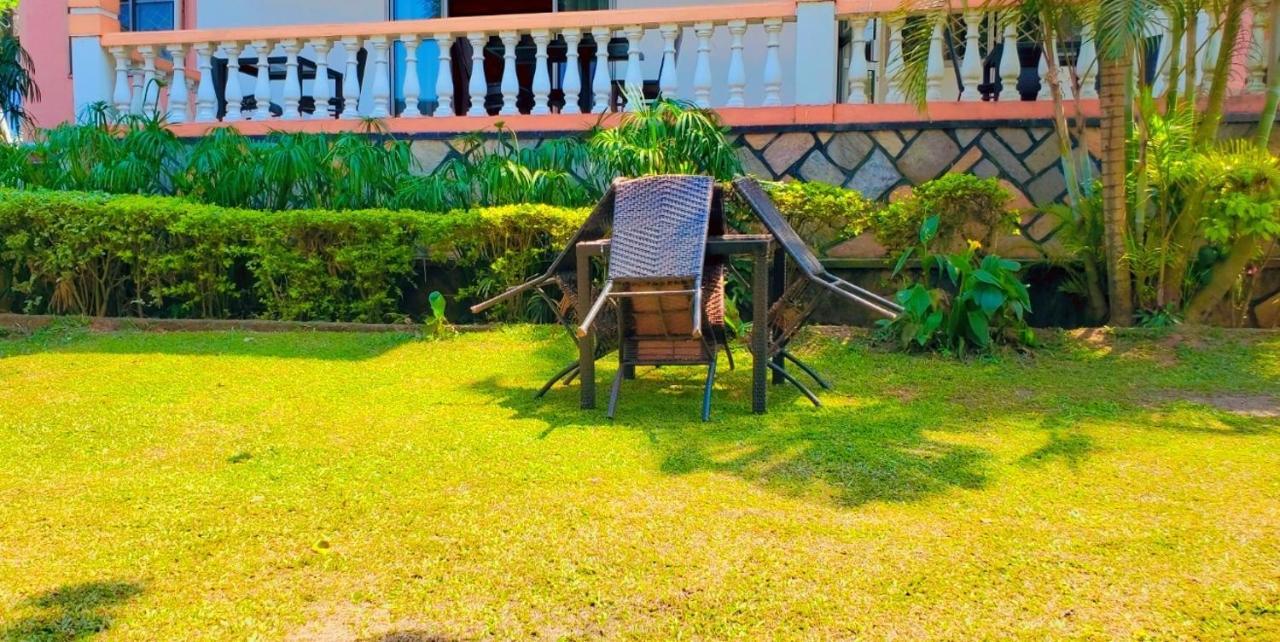 La Feve Beach Bed And Breakfast Entebbe เอนเทบเบ้ ภายนอก รูปภาพ