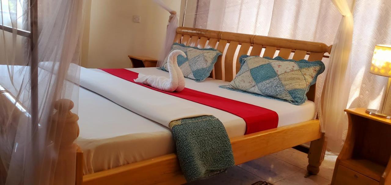 La Feve Beach Bed And Breakfast Entebbe เอนเทบเบ้ ภายนอก รูปภาพ