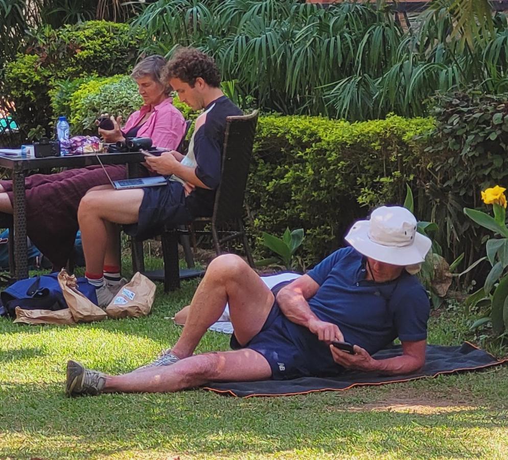 La Feve Beach Bed And Breakfast Entebbe เอนเทบเบ้ ภายนอก รูปภาพ